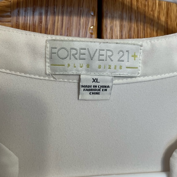 Ivory zip front long sleeve blouse. Forever 21 +. Size XL. Gathered back - Picture 4 of 6